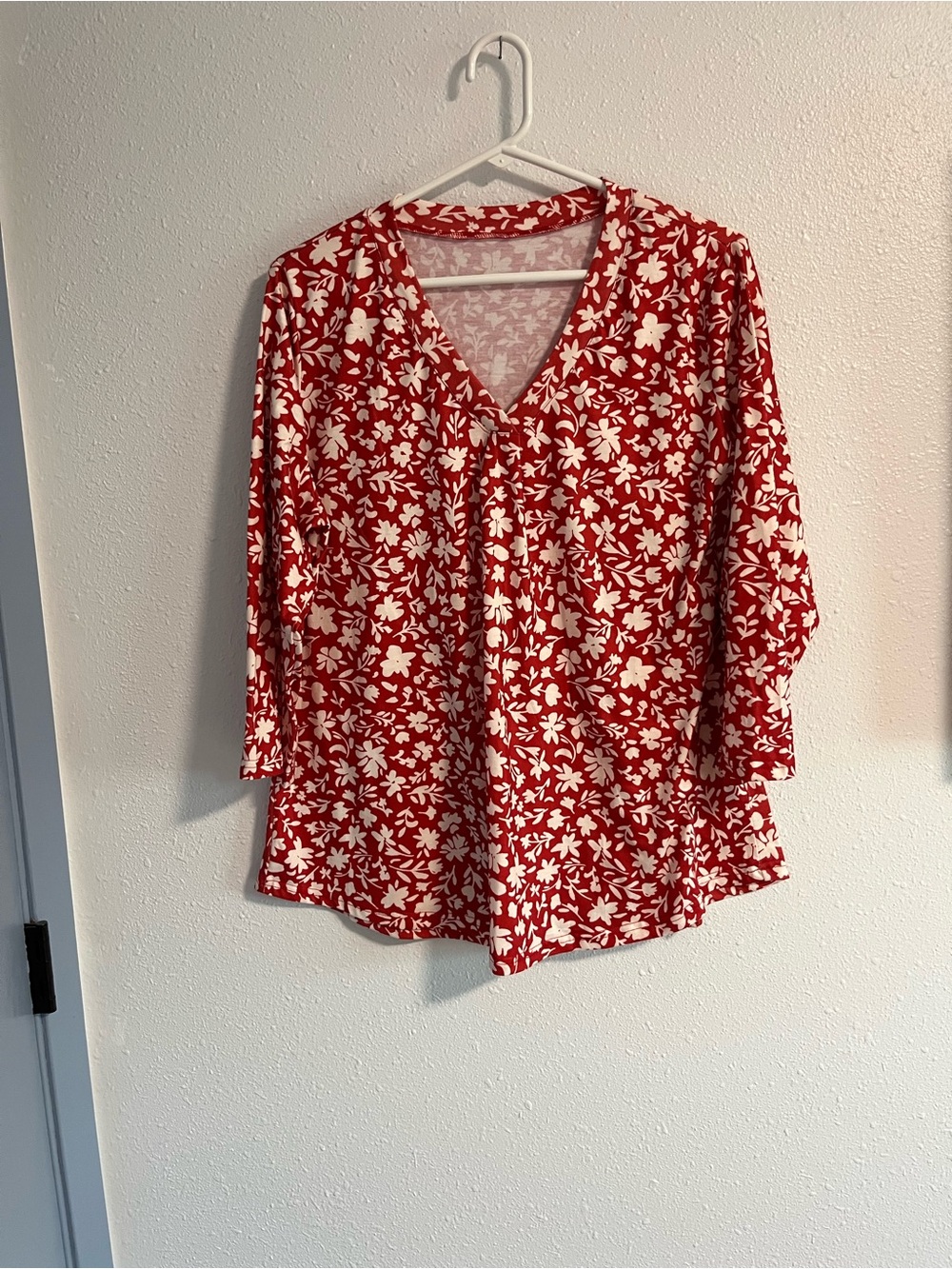 Women's Red Floral V-Neck Long Sleeve Knit Too Size XL